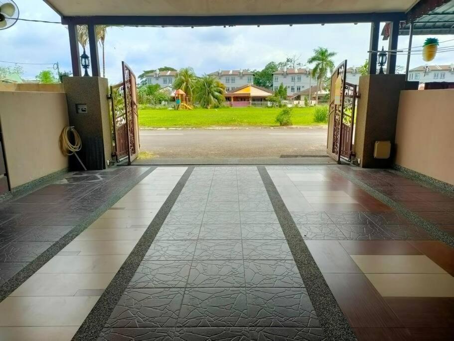 Holiday home 678 4 5 Minutes To Tower Teluk Intan
