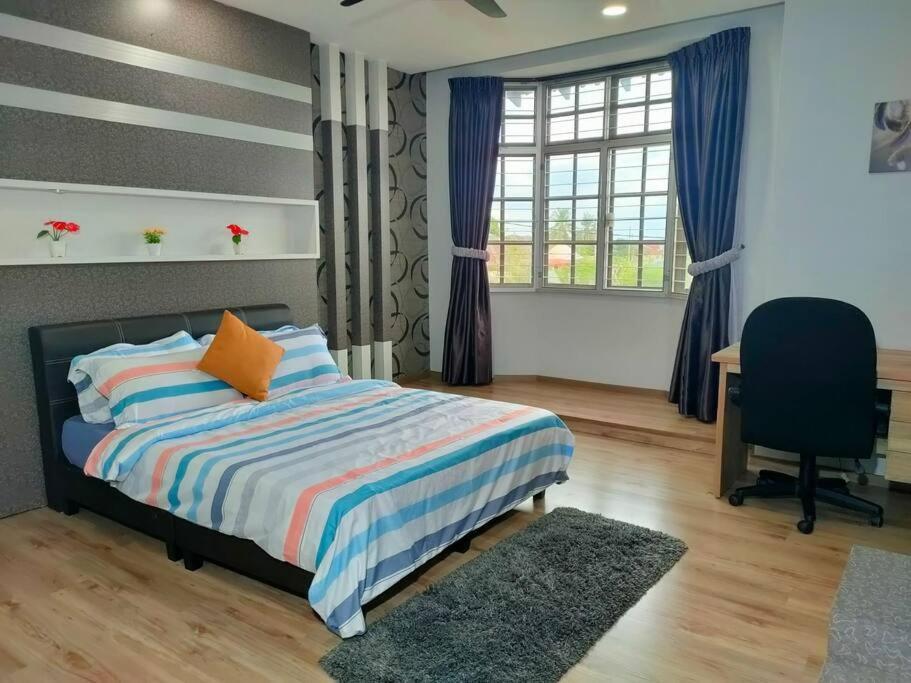 Holiday home 678 4 5 Minutes To Tower Teluk Intan