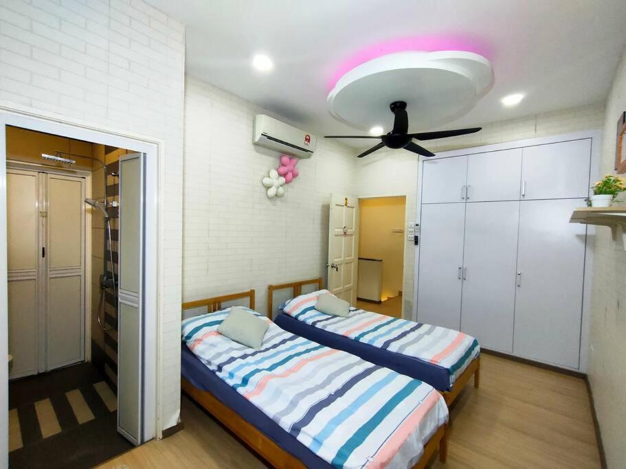 678 4 5 Minutes To Tower Holiday home Teluk Intan